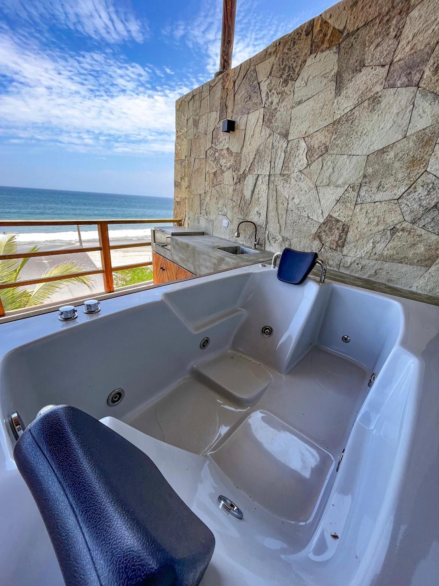 Diem Vichayito Beachfront Eco-Luxury Екстериор снимка