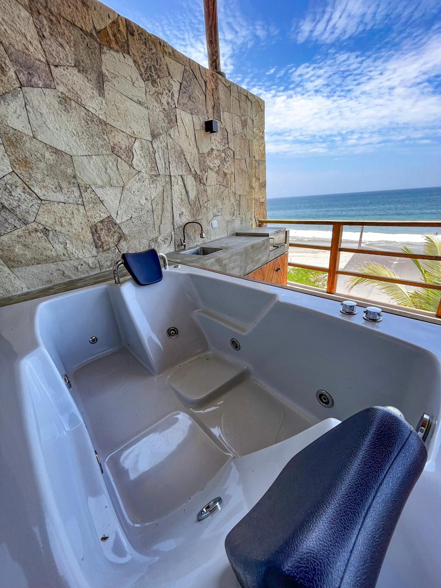 Diem Vichayito Beachfront Eco-Luxury Екстериор снимка